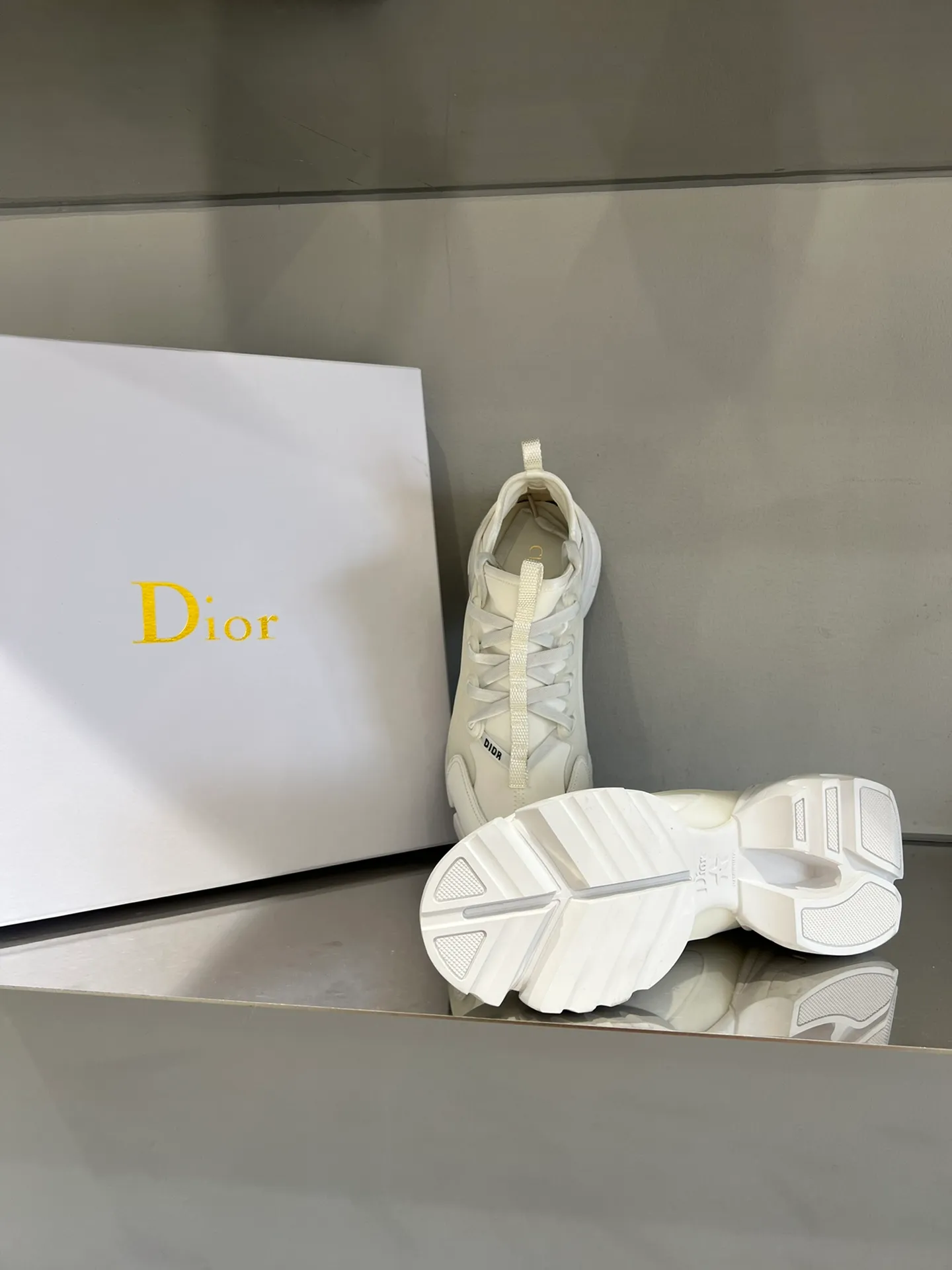 👟👟Ex-factory price 460👟👟 Dior dad shoes 🤓Super flattering footwear! High-density original jacquard ➕T👟👟Ex-factory price U original outsole! Sisters with wide feet must not have any misunderstandings about him! Even chubby feet like mine look slender when wearing them! Size: 35～40 (40 is custom-made and non-returnable) All sizes and colors are available in stock